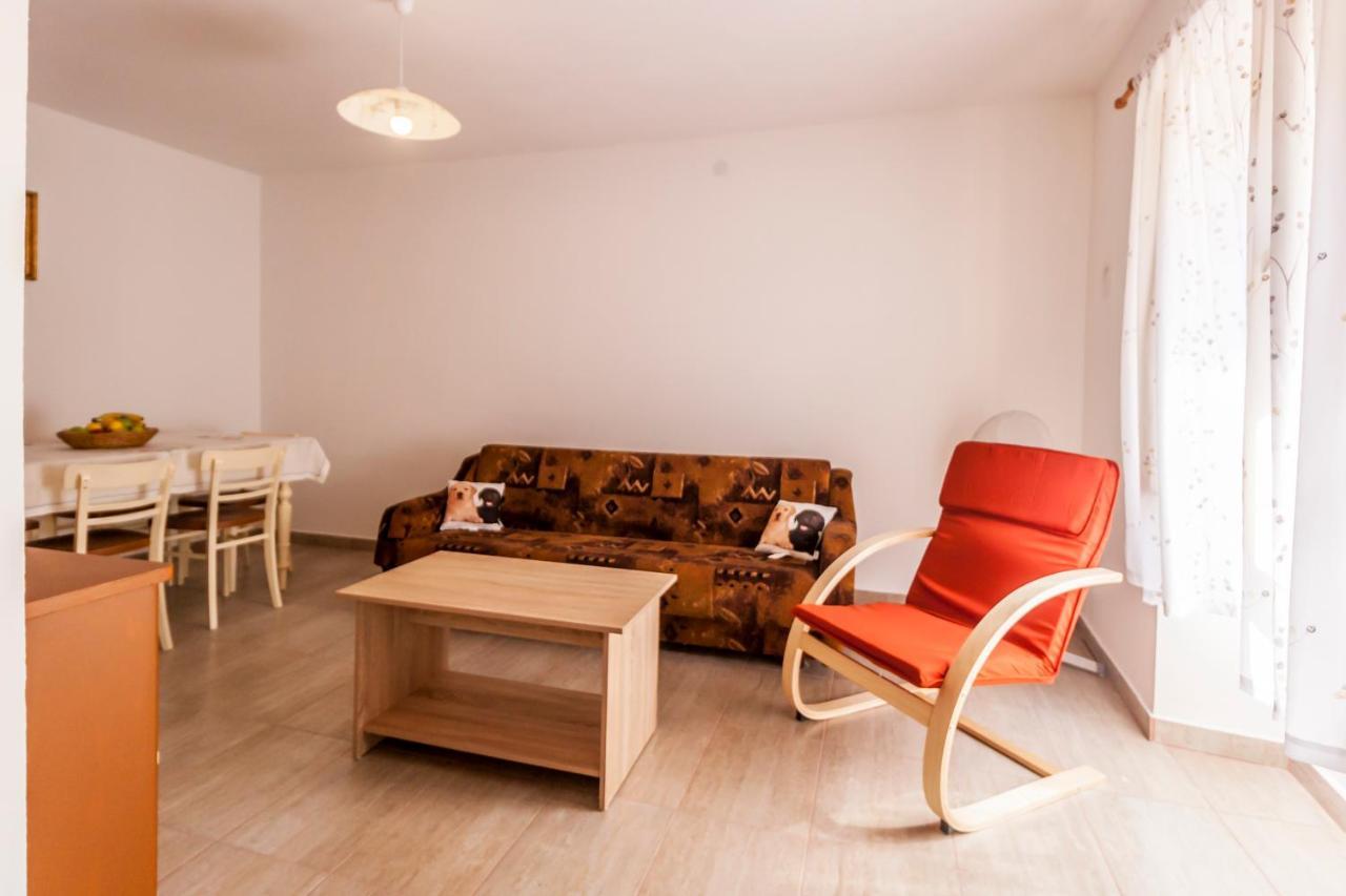 House Krizanic In Marcana, Istria, With 2 Apartments, Total 9 Guests Bagian luar foto
