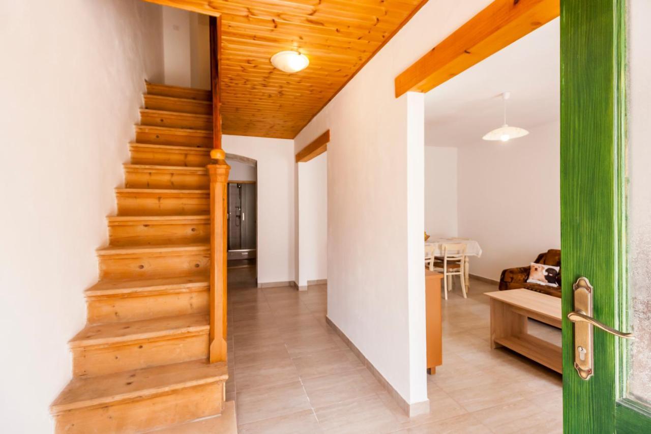 House Krizanic In Marcana, Istria, With 2 Apartments, Total 9 Guests Bagian luar foto
