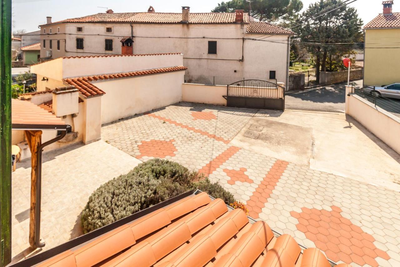 House Krizanic In Marcana, Istria, With 2 Apartments, Total 9 Guests Bagian luar foto